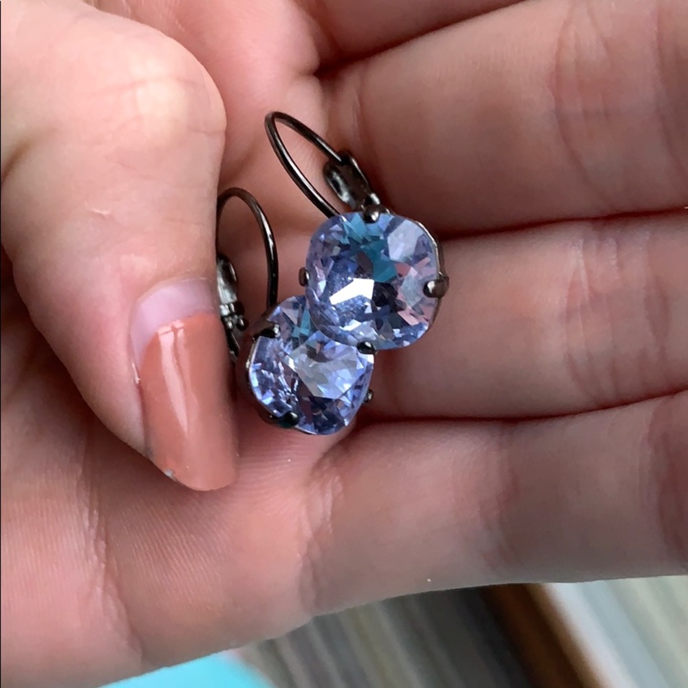 Cushioncut dangle